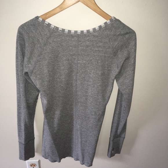 Lululemon cabin tee reversible stripe EUC 6 - Picture 4 of 5